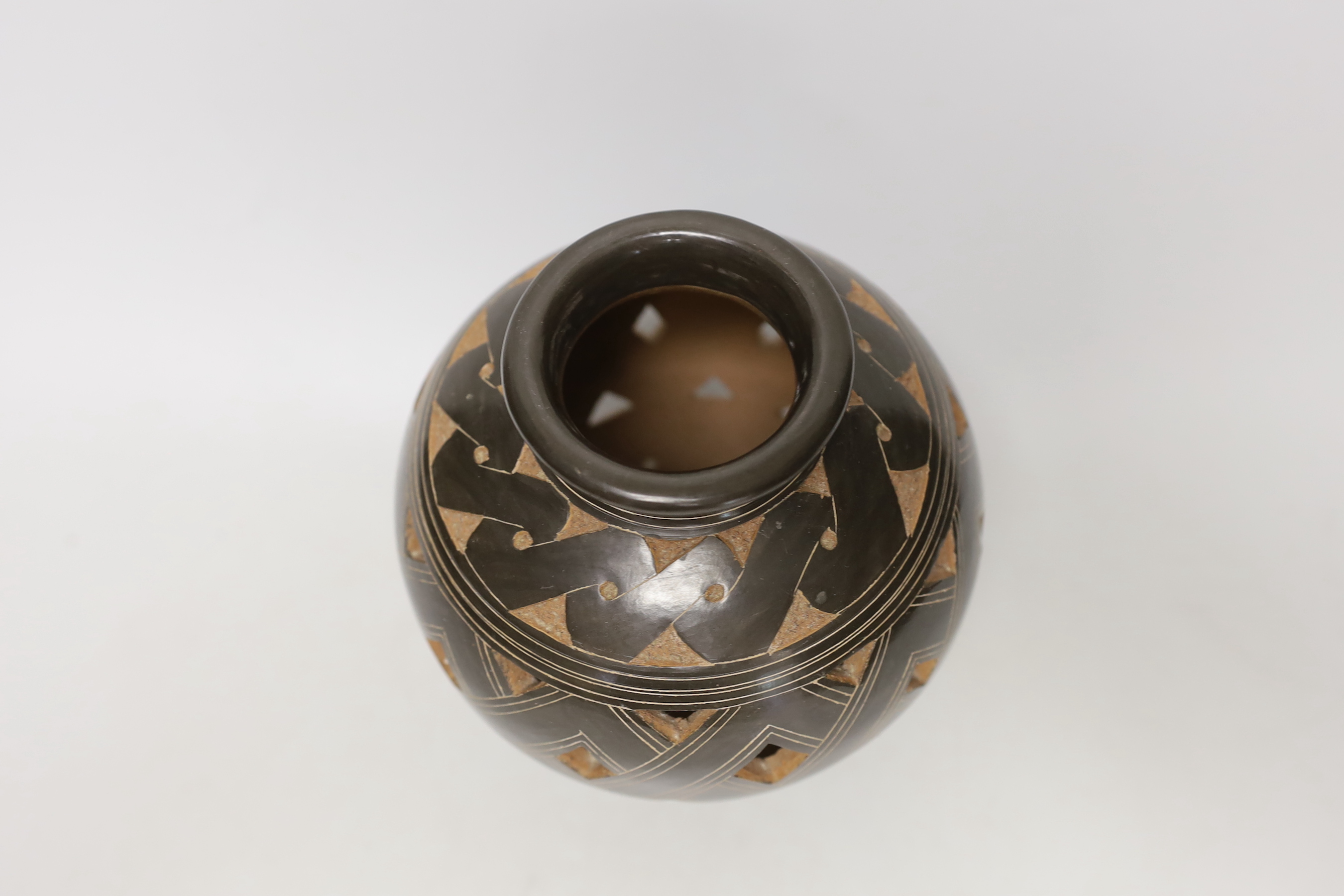 A Nicaraguan studio pottery vase and matching stand, signed on base of vase Roger Calero, 17cm high including stand